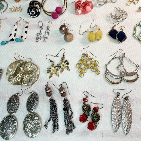 Large Lot of Earrings, 60 pairs - Picture 4 of 13